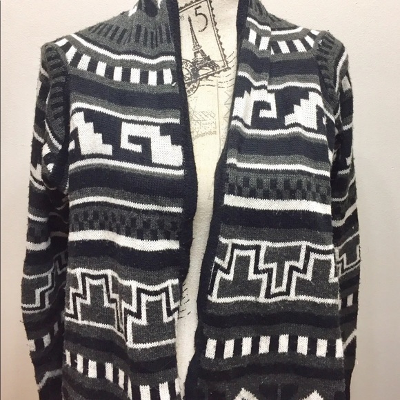 Belle Du Jour Women Fringed Overpiece Cardigan Tribal Print Small Grey Cream - Picture 6 of 12